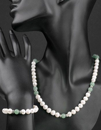 Echtes Perlen Set bestehend aus Armband und Halskette mit Jade abgesetzt