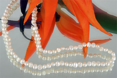 Perlenstrang weiss 4-6mm nicht gefärbt a. 38cm lang