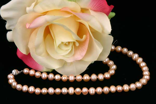 Süßwasser Zucht-Perlenkette -rose- Länge 45cm